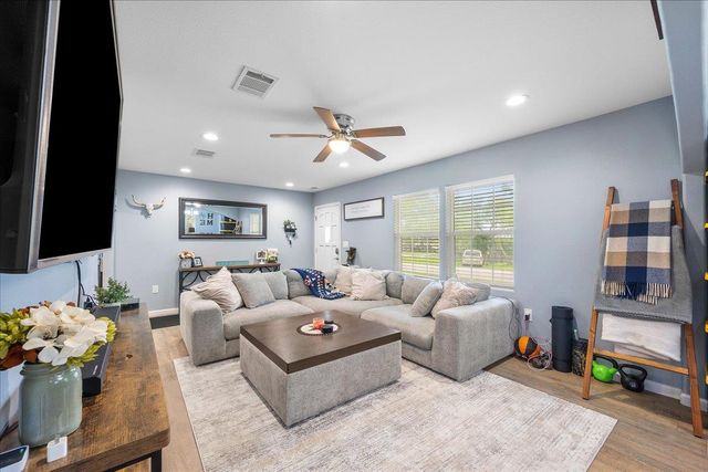 608 Washington ST, Smithville, TX 78957