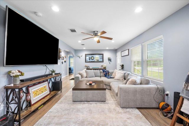 608 Washington ST, Smithville, TX 78957