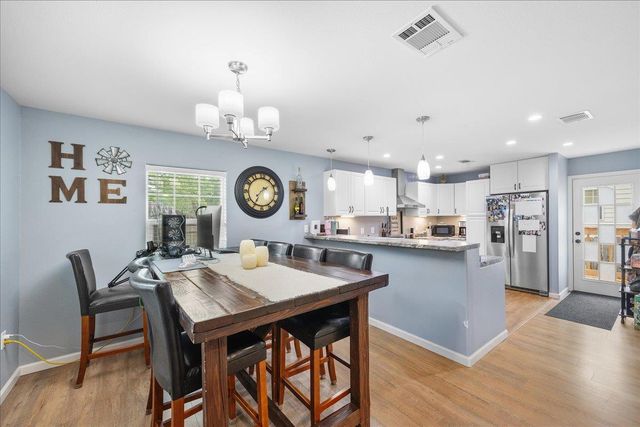 608 Washington ST, Smithville, TX 78957