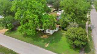 608 Washington ST, Smithville, TX 78957