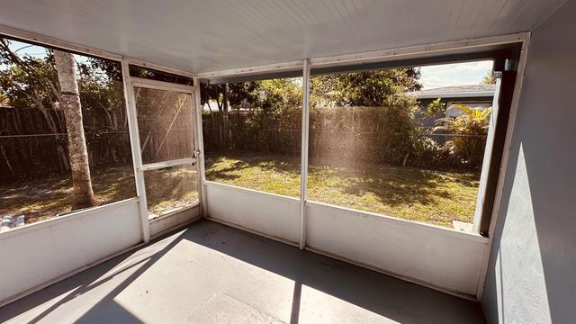 5227 SW 94th Avenue, Cooper City, FL 33328
