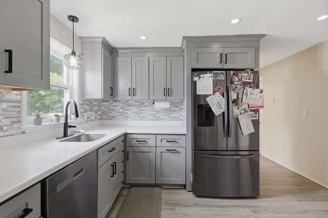 229 Whalom Rd, Lunenburg, MA 01462