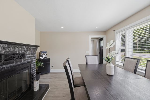 229 Whalom Rd, Lunenburg, MA 01462
