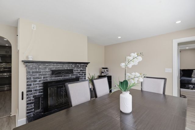 229 Whalom Rd, Lunenburg, MA 01462
