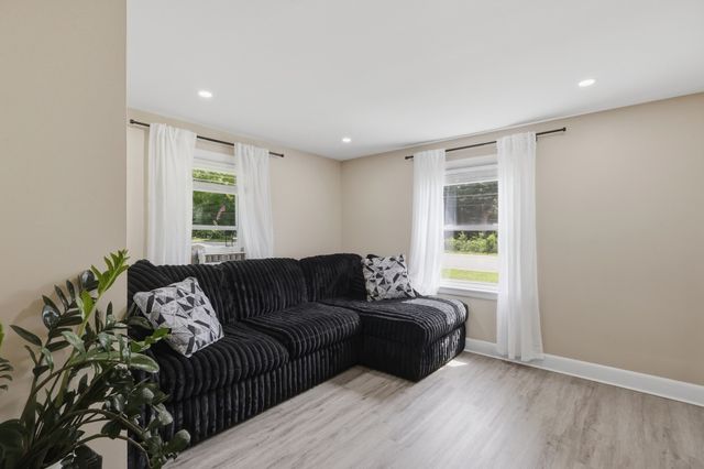 229 Whalom Rd, Lunenburg, MA 01462