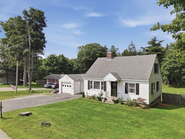 229 Whalom Rd, Lunenburg, MA 01462