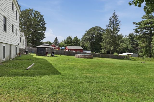 229 Whalom Rd, Lunenburg, MA 01462