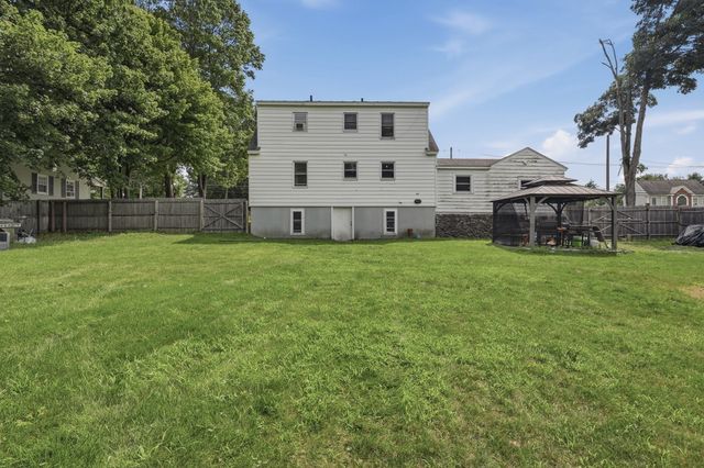 229 Whalom Rd, Lunenburg, MA 01462
