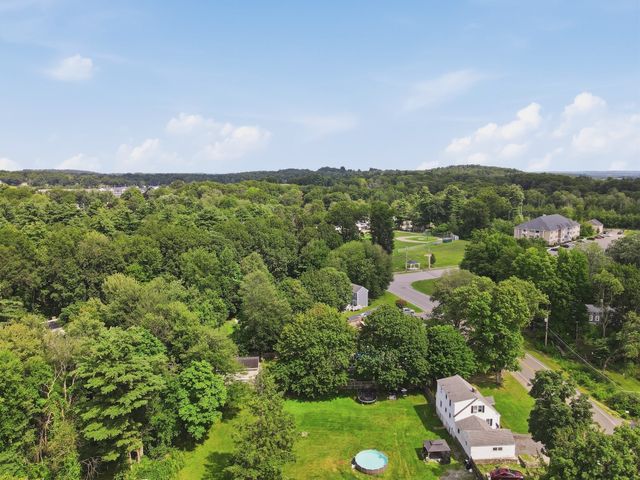 229 Whalom Rd, Lunenburg, MA 01462