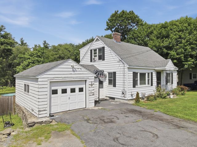 229 Whalom Rd, Lunenburg, MA 01462