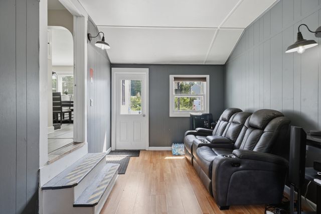 229 Whalom Rd, Lunenburg, MA 01462