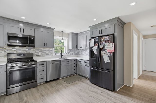 229 Whalom Rd, Lunenburg, MA 01462