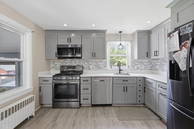229 Whalom Rd, Lunenburg, MA 01462