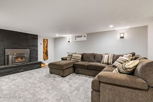 450 E MILES AVE, Hayden, ID 83835
