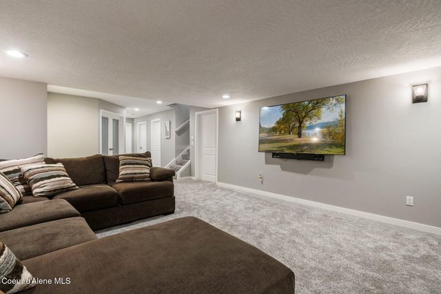 450 E MILES AVE, Hayden, ID 83835