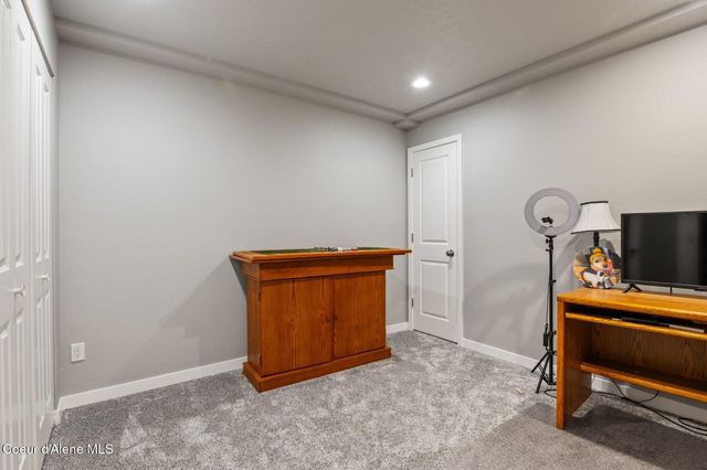 450 E MILES AVE, Hayden, ID 83835