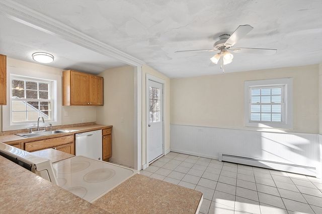 88 Baker St, Gardner, MA 01440