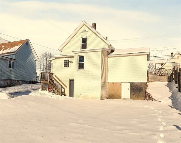 88 Baker St, Gardner, MA 01440