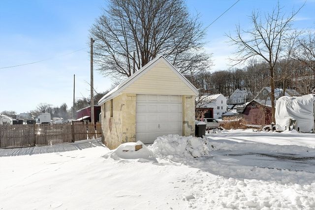 88 Baker St, Gardner, MA 01440