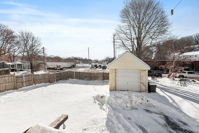 88 Baker St, Gardner, MA 01440