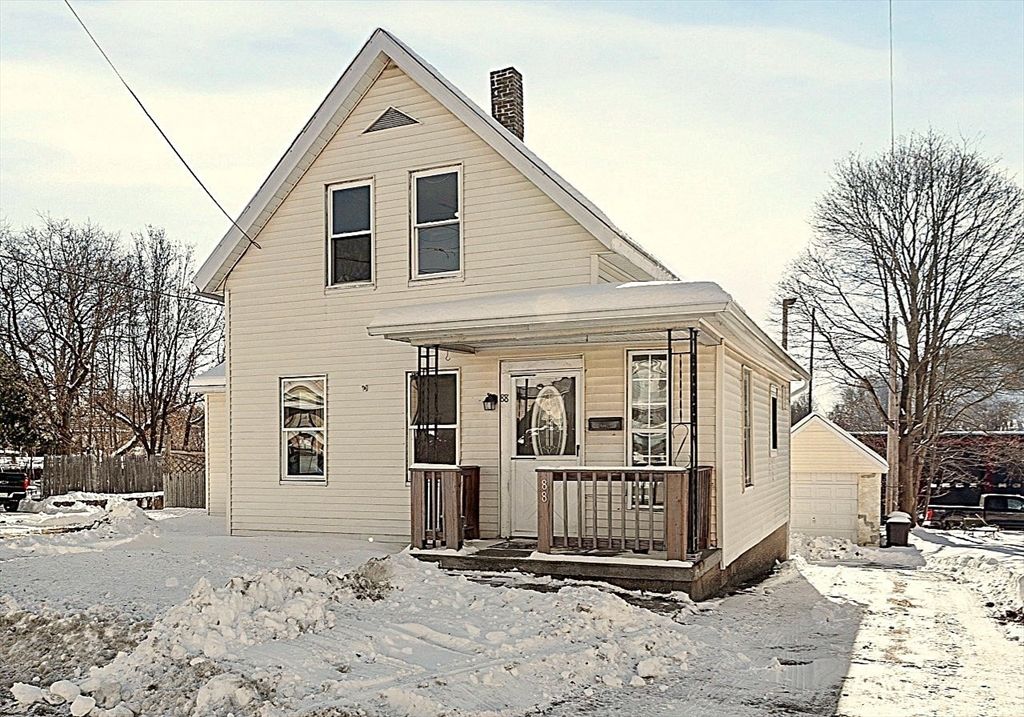 88 Baker St, Gardner, MA 01440