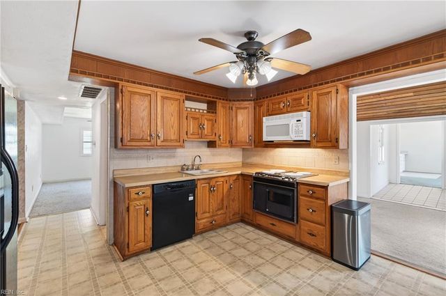 216 Deerfield BLVD, Hampton, VA 23666