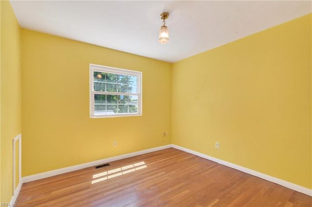 216 Deerfield BLVD, Hampton, VA 23666