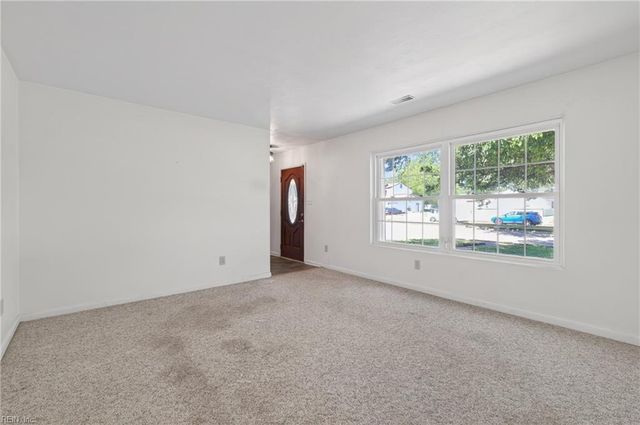 216 Deerfield BLVD, Hampton, VA 23666