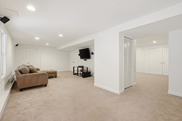 9 Hunter Lane, Medway, MA 02053