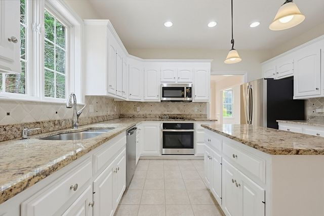 9 Hunter Lane, Medway, MA 02053