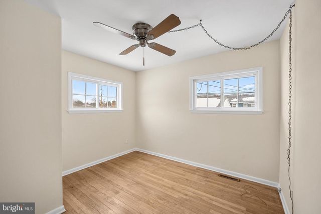 32 ARGYLE RD, Newark, DE 19713