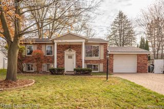 417 Lyon Court, South Lyon, MI 48178