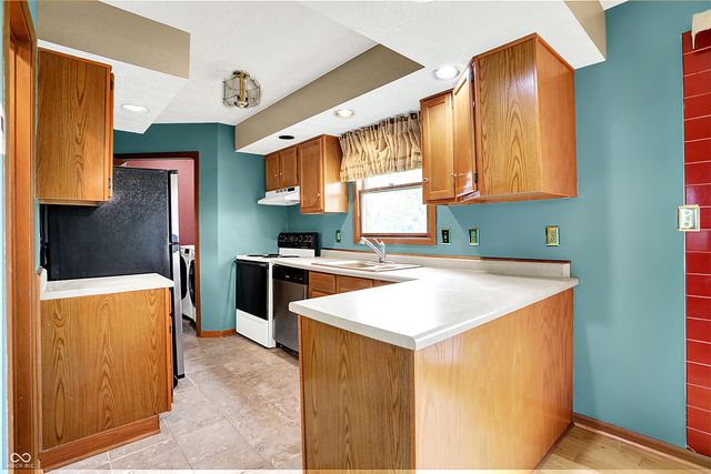 243 E County Line Road, Greenwood, IN 46143