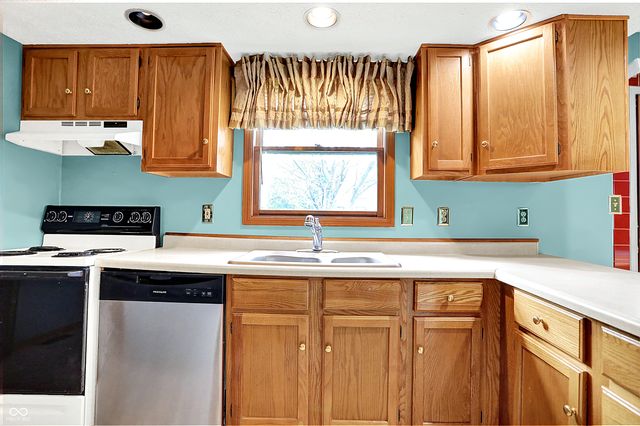 243 E County Line Road, Greenwood, IN 46143
