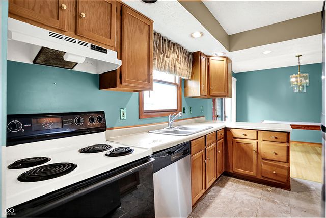 243 E County Line Road, Greenwood, IN 46143