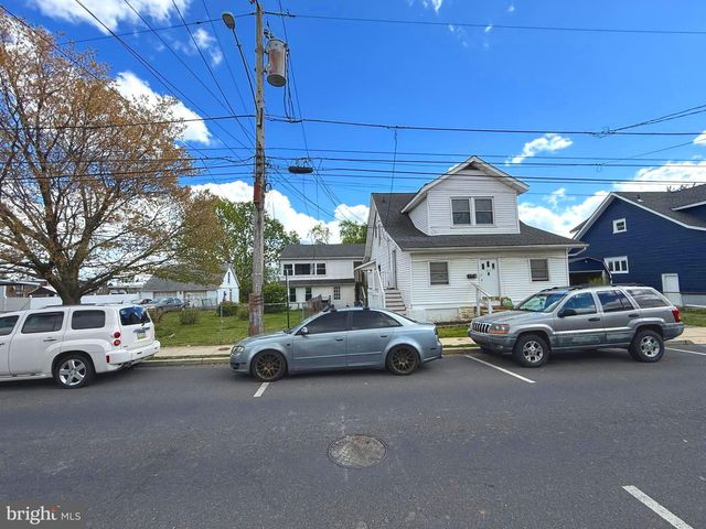 217 WHITE, Linwood, PA 19061