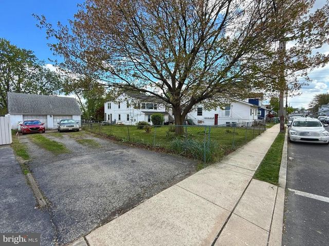 217 WHITE, Linwood, PA 19061