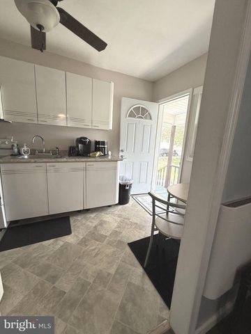 217 WHITE, Linwood, PA 19061