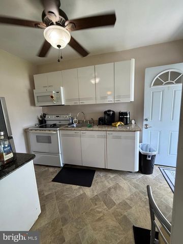 217 WHITE, Linwood, PA 19061