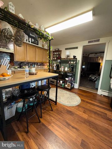 217 WHITE, Linwood, PA 19061
