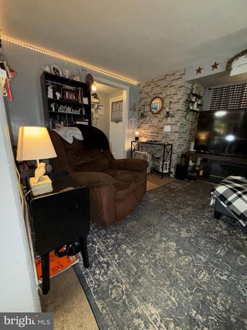 217 WHITE, Linwood, PA 19061