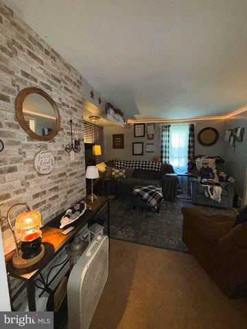 217 WHITE, Linwood, PA 19061
