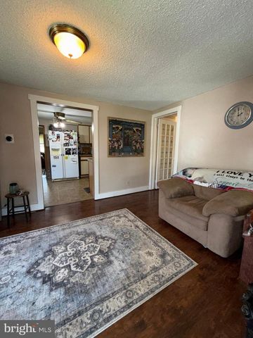 217 WHITE, Linwood, PA 19061