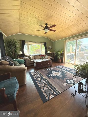 217 WHITE, Linwood, PA 19061