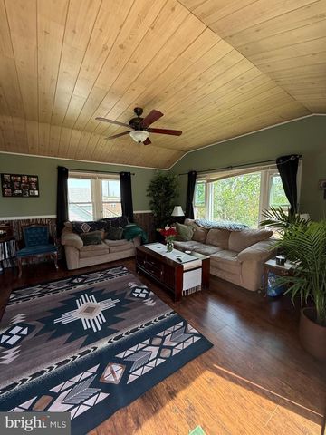 217 WHITE, Linwood, PA 19061