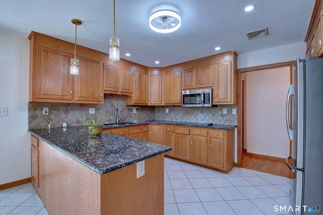 20 Ridgeview Crossing, Newington, CT 06111
