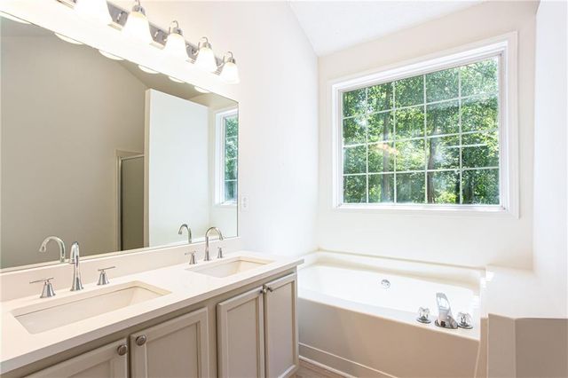 8071 Beachwood Drive, Murrayville, GA 30564