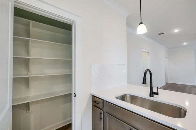 818 Countryside Glade Lane, Bonney, TX 77583