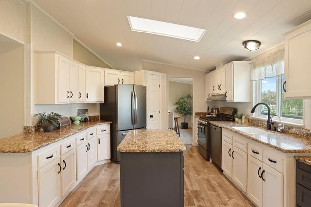 3320 W Durham Ferry Rd, Tracy, CA 95304