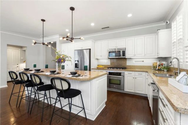 205 Mantle, Irvine, CA 92618